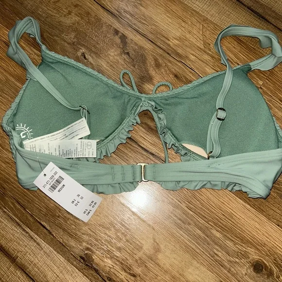 NWT Hollister swimsuit top - Picture 3 of 4